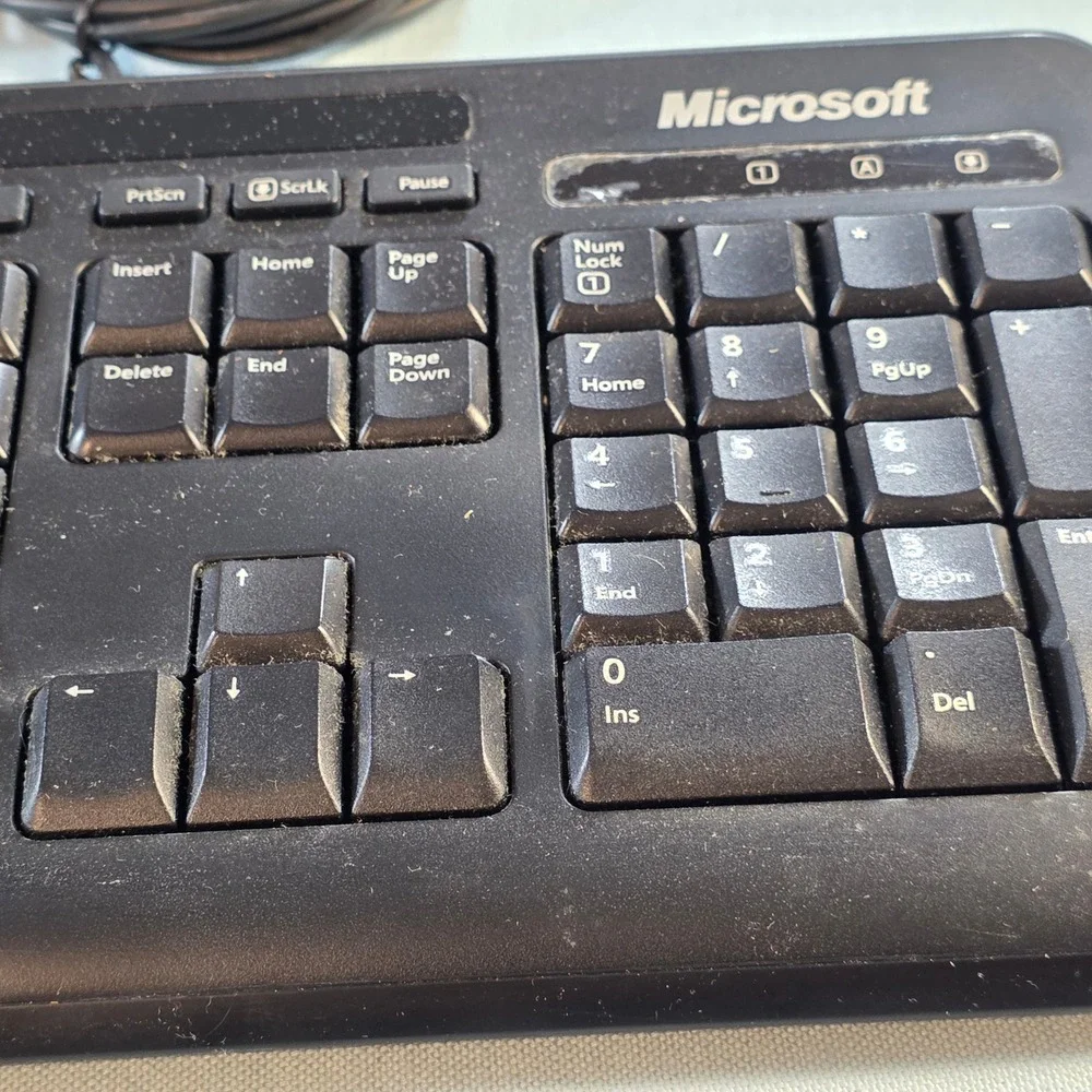 Microsoft Wired Keyboard 400 v1.0 Model 1366 and Optical Mouse Black USB Set